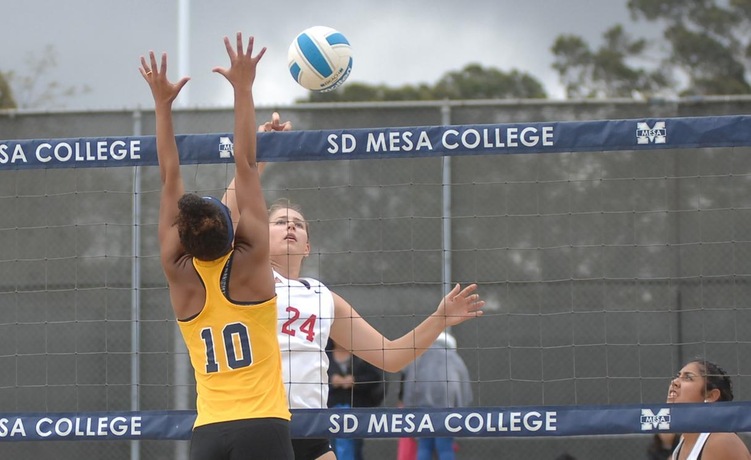 COD Beach Volley splits Spartans and Comets, prepares for PCAC Individuals