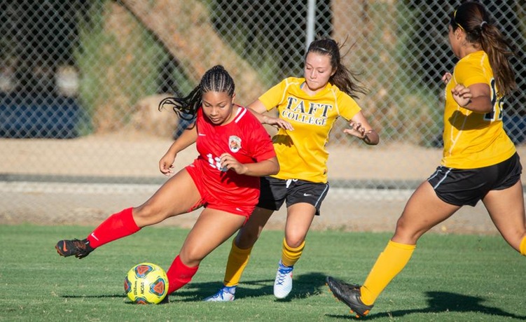 COD Women’s Soccer fights hard in season opener, falling to the Cougars, 4-0