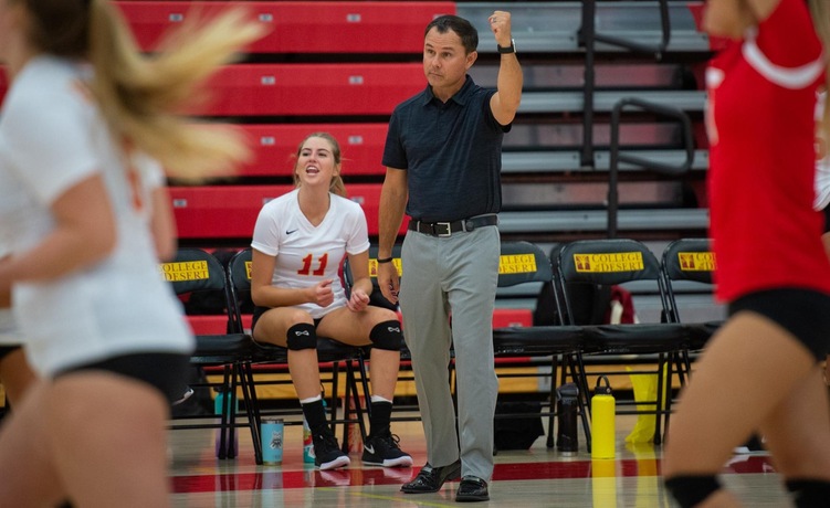 COD Women’s Volleyball sweeps aside the Coyotes, 3-0