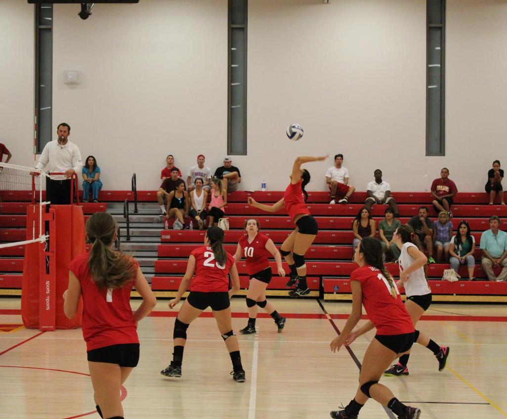 Women's Volleyball Opens Conference Play With 3-1 Victory at Cerro Coso