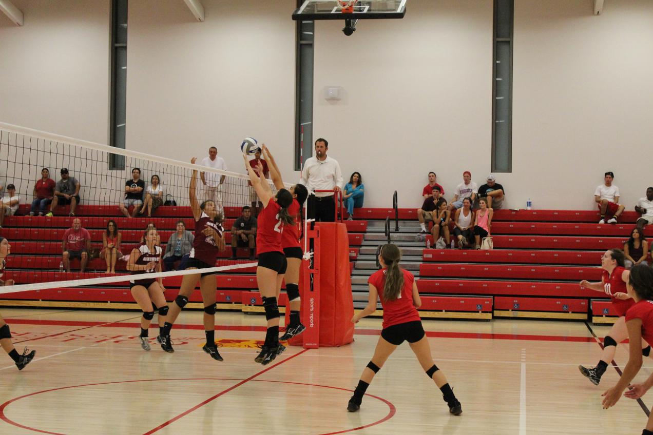 Women's Volleyball Suffers Foothill Setback at Victor Valley