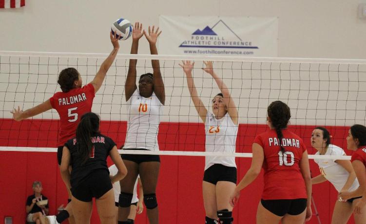 COD Women’s Volleyball has a hard time catching the Comets, 3-0