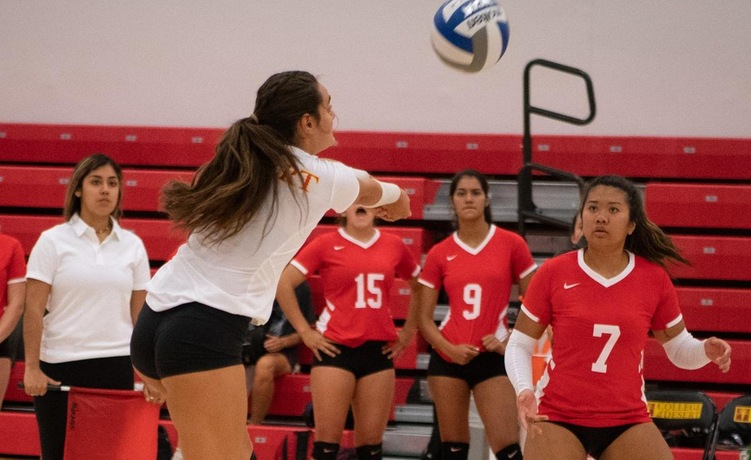 COD Women’s Volleyball sweeps away the Rams, 3-0