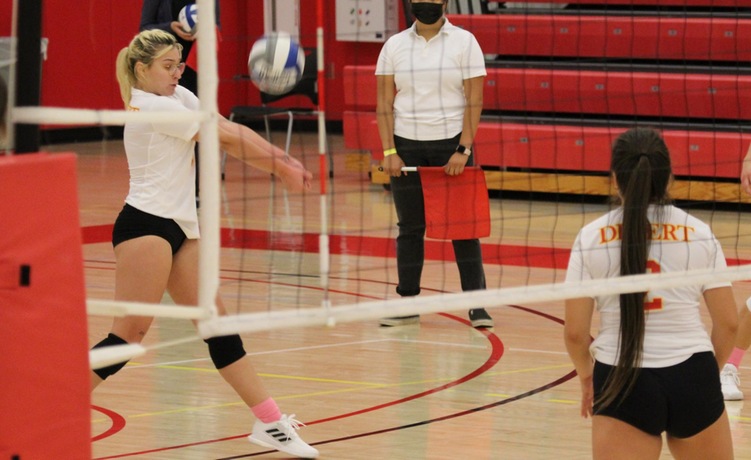COD Women’s Volleyball has scare, then sweeps Wolverines, 3-0