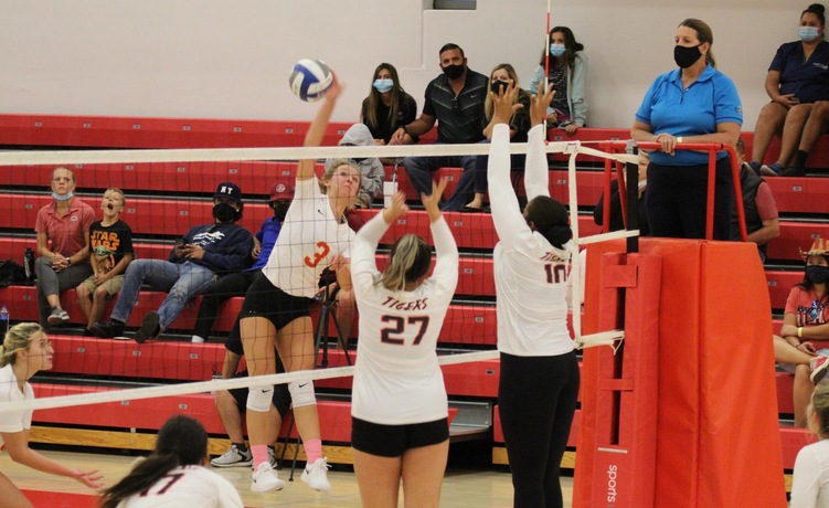COD Women’s Volleyball drops 5-set thriller to Tigers, 3-2