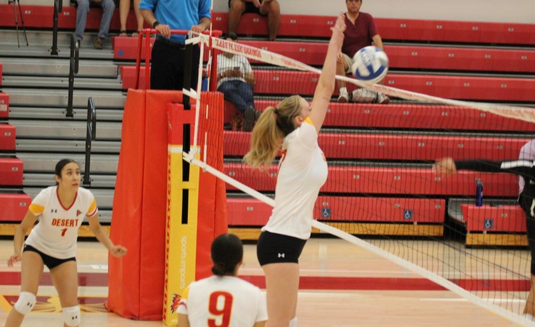 COD Women’s Volleyball rolls past Panthers, 3-1